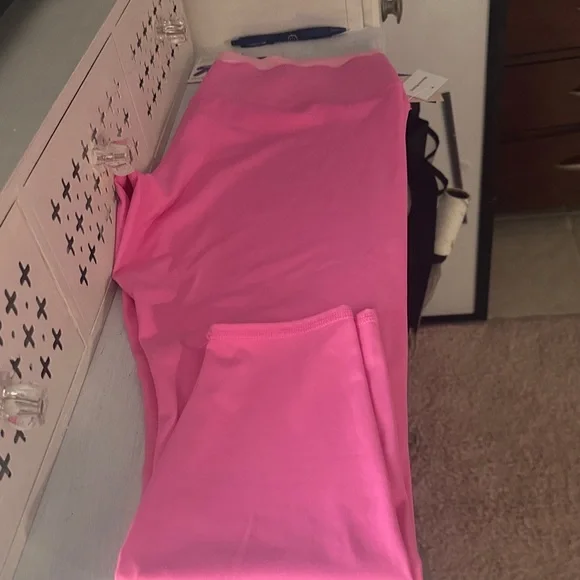Pink Scalloped Waist Capri Leggings NWT by Joy Lab - Picture 6 of 7